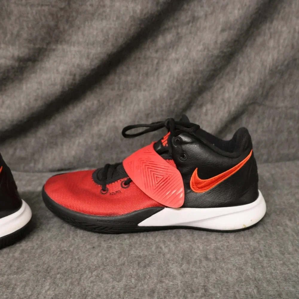Nike Kyrie Flytrap 3‎ Shoes Mens Size 8.5 Red Black Basketball BQ3060-009